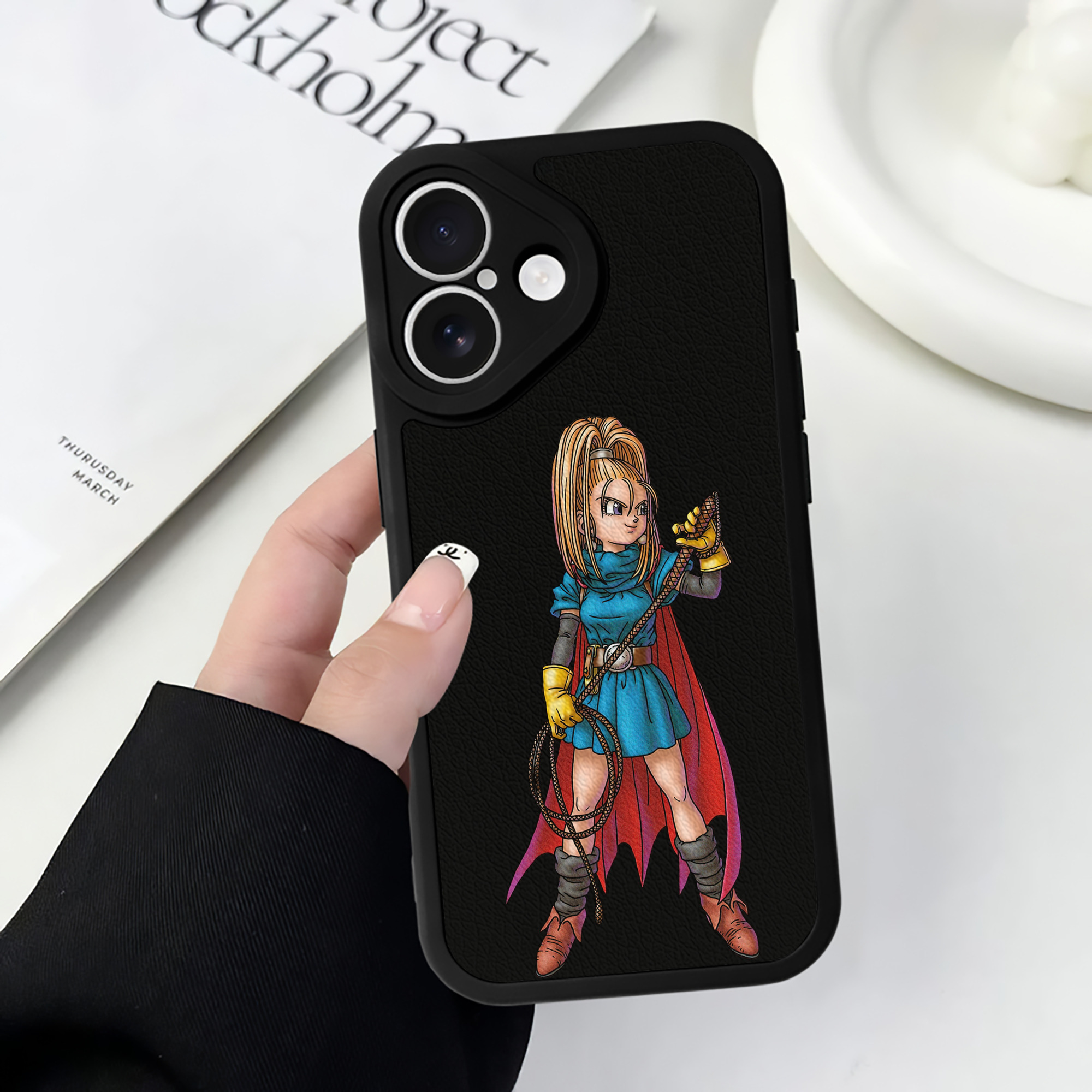 （画像用） ドラゴンクエスト Doragon Kuesuto Dragon Quest 【iPhone 16シリーズ対応】シリコンスマホケース（レザー調） 材質：シリコン